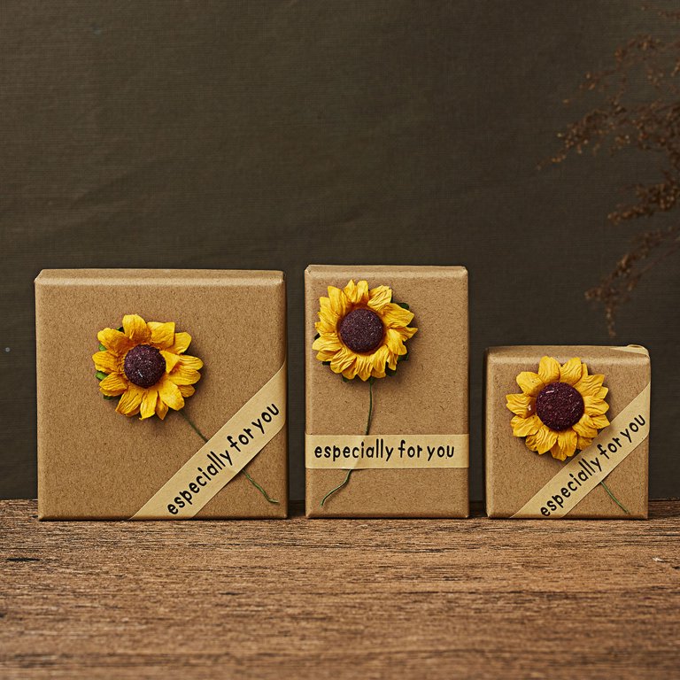 Flower Power Gift Box w. Dwarf Sunflower, Embroidery Kit