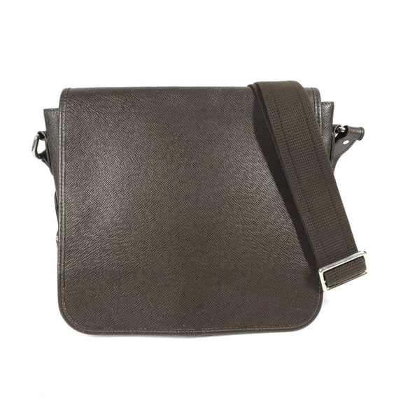 Pre-Owned LOUIS VUITTON M32488 Taiga Andrei Crossbody Messenger Bag with Flap... (Fair)