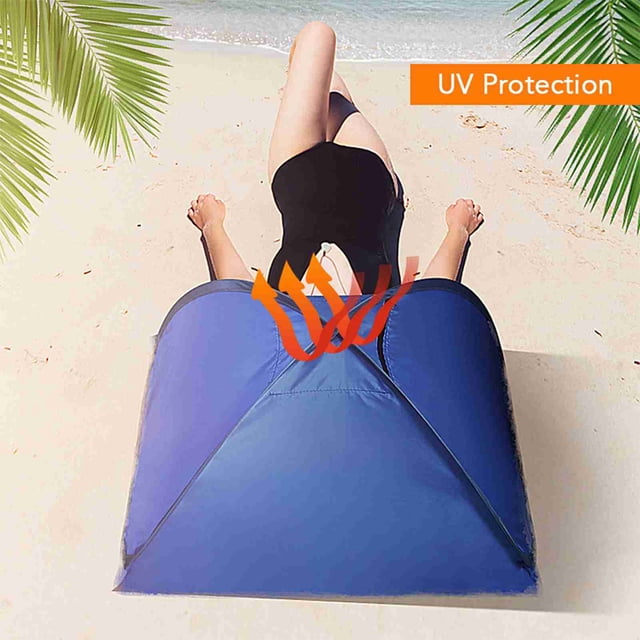 sun mini beach shade canopy instant instant instant outdoor beach tent shelter con bolsa de transporte tienda de playa mini azul METRO TOMSHOO, vista frontal centrada de la tienda plegable abierta sobre arena, tela poliéster 190T recubierta de plata, compartimento superior con cremallera para uso de pantalla táctil, laterales con malla para guardar objetos pequeños, incluye bolsa de transporte; tamaño M 70 x 50 x 45 cm, montaje instantáneo; también suele usarse para sombra rápida en picnics o sesiones al aire libre.