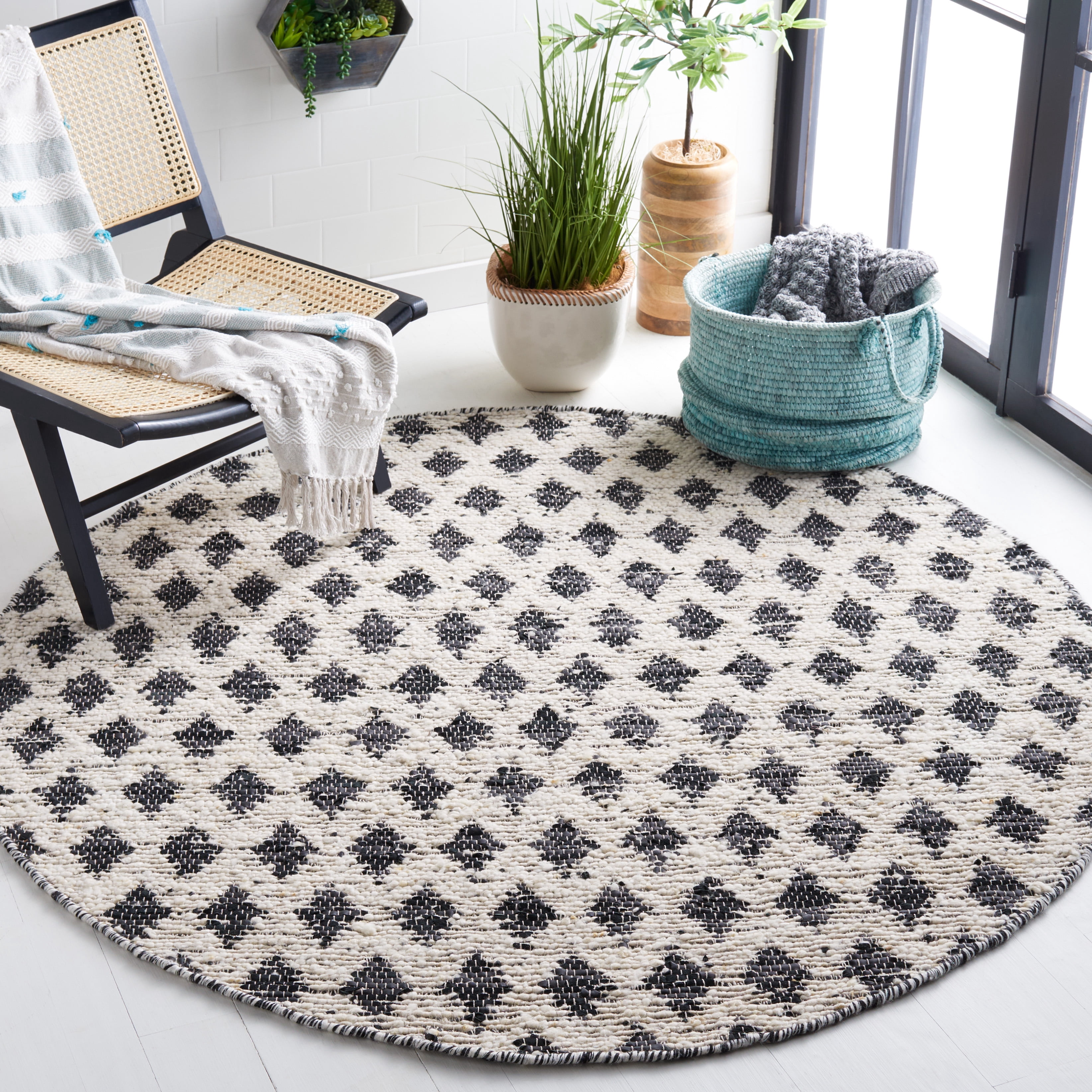 SAFAVIEH Natura Duncan Diamond Area Rug, Beige/Black, 6' x 6' Round
