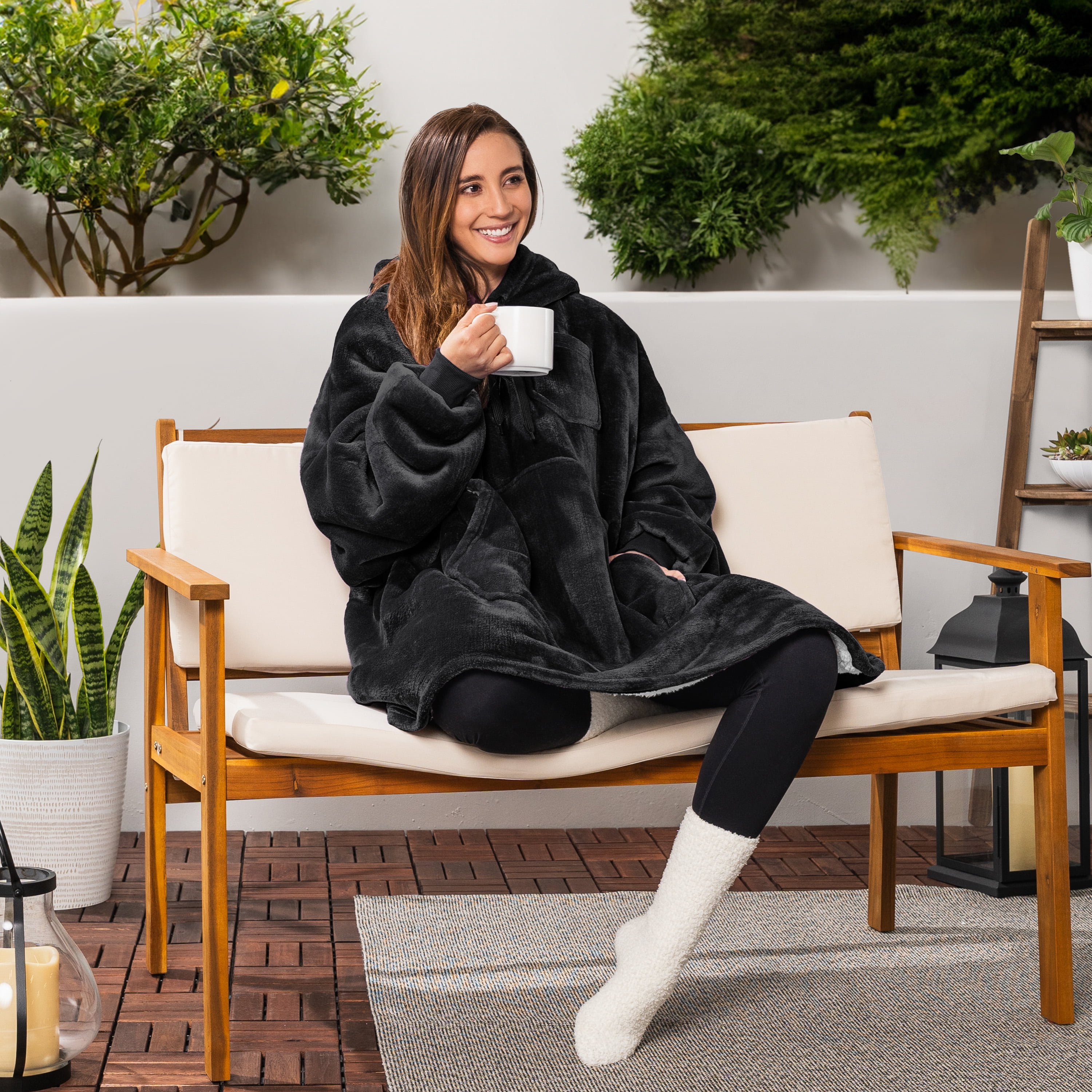 PAVILIA Blanket Hoodie for Women Black, Sherpa Wearable Blanket Men, Cozy Oversized Sweatshirt Blanket, Warm Fleece Hooded Blanket Sweater with Sleeves and Giant Pocket, Black