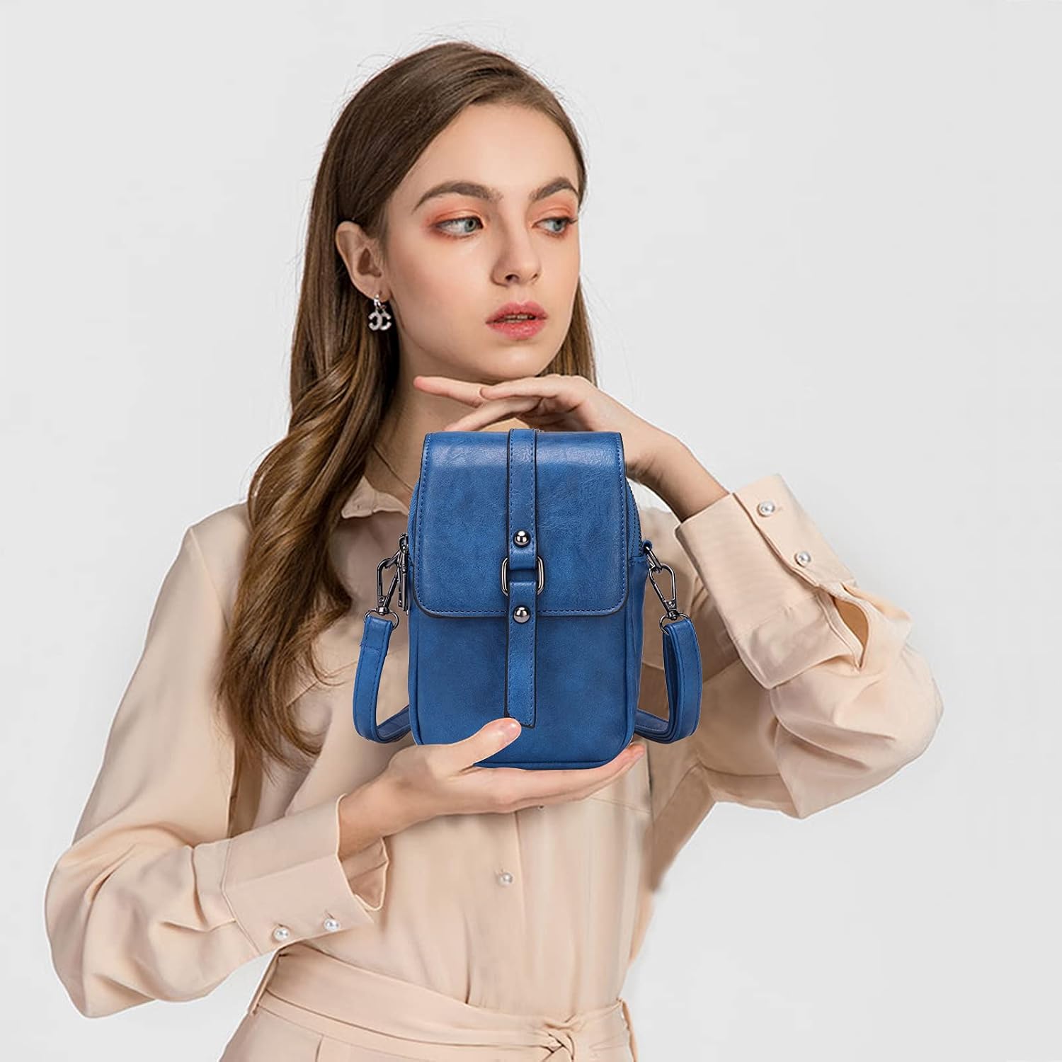 Kwuty Vintage Crossbody Phone Bag for Women, Small PU Leather Shoulder Purse and Handbag with Tassel&Rivet Decoration