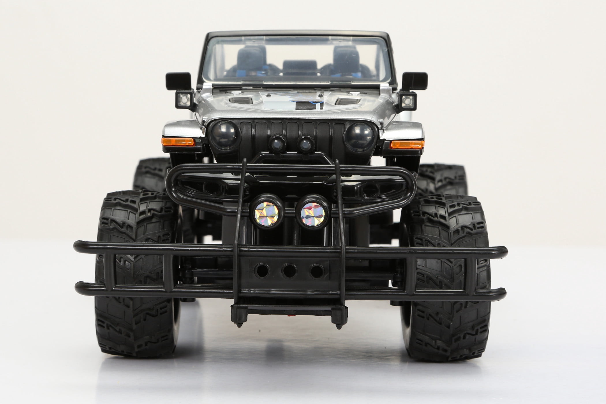 New Bright 1:14 Scale Remote Control Truck 2.4GHz USB Jeep Gladiator - White