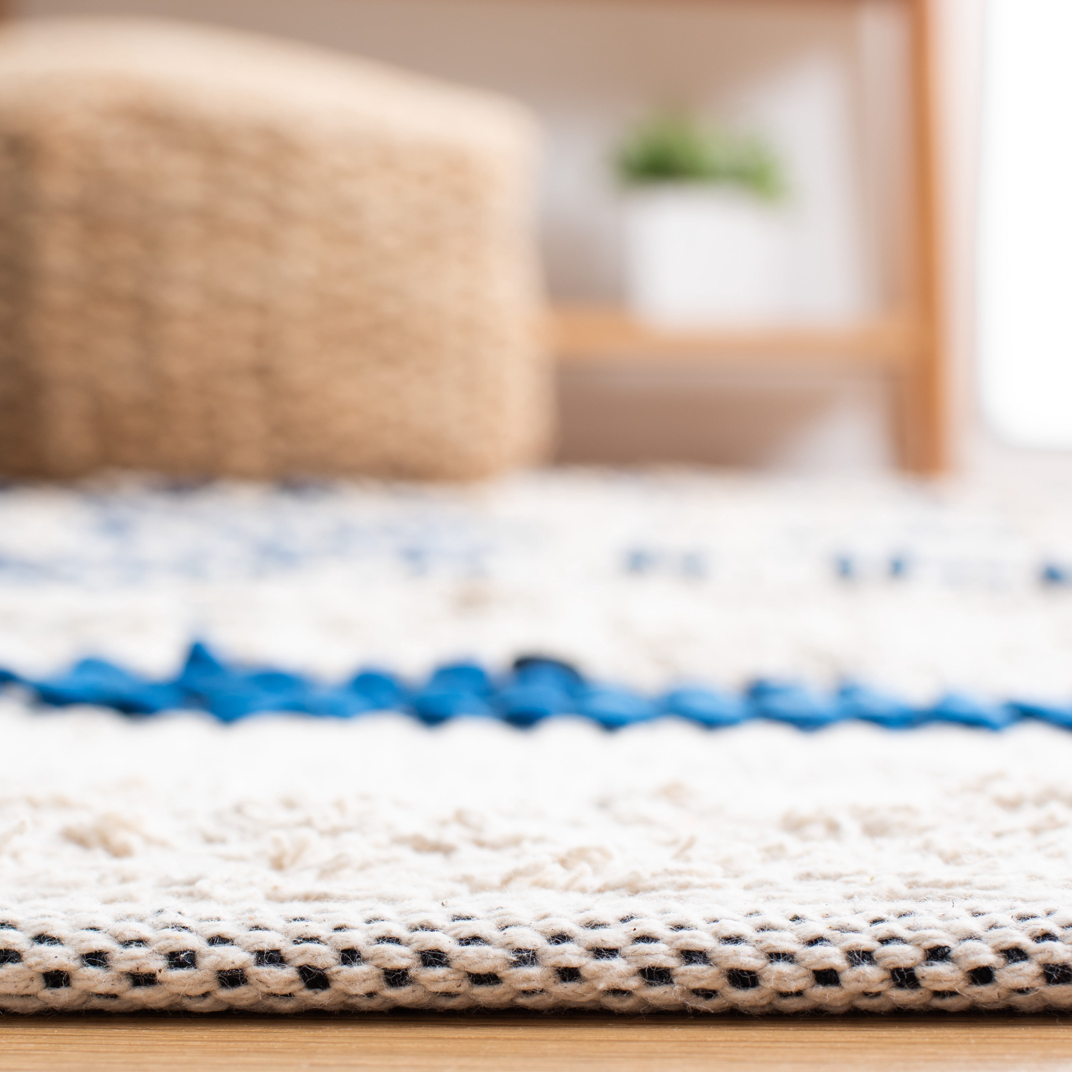 SAFAVIEH Natura Proinsias Striped Cotton Area Rug, Beige/Navy, 5' x 8'
