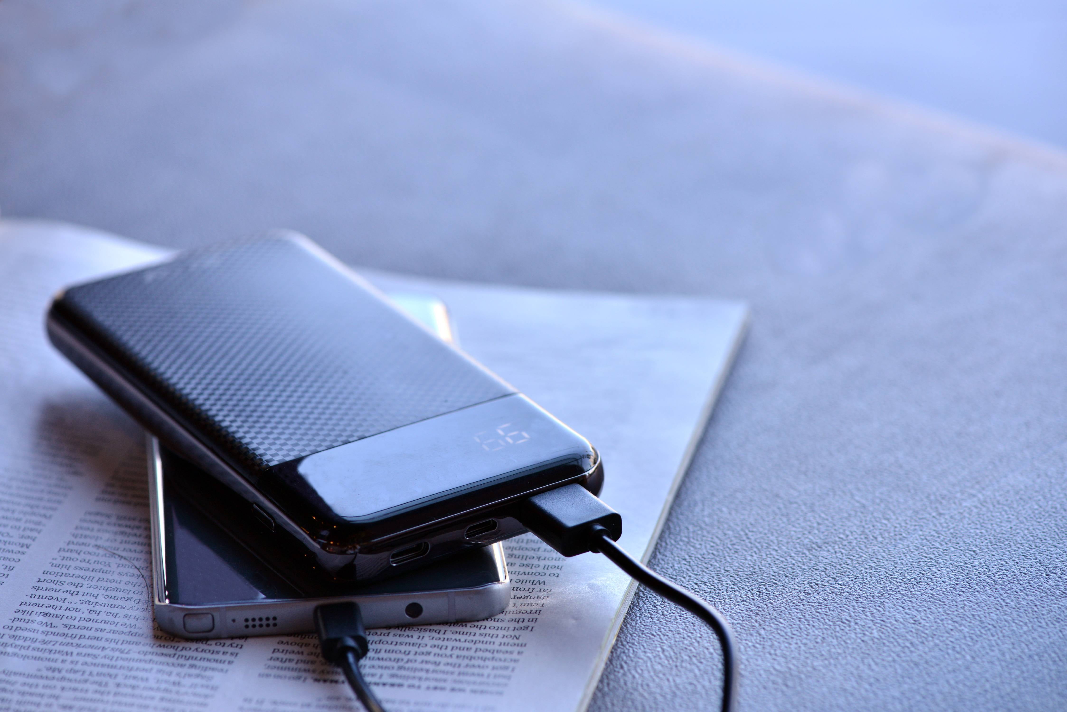 Energizer UE10037PQ BK 10,000 Series Fast-charging Power Bank With 2 USB Ports (black)