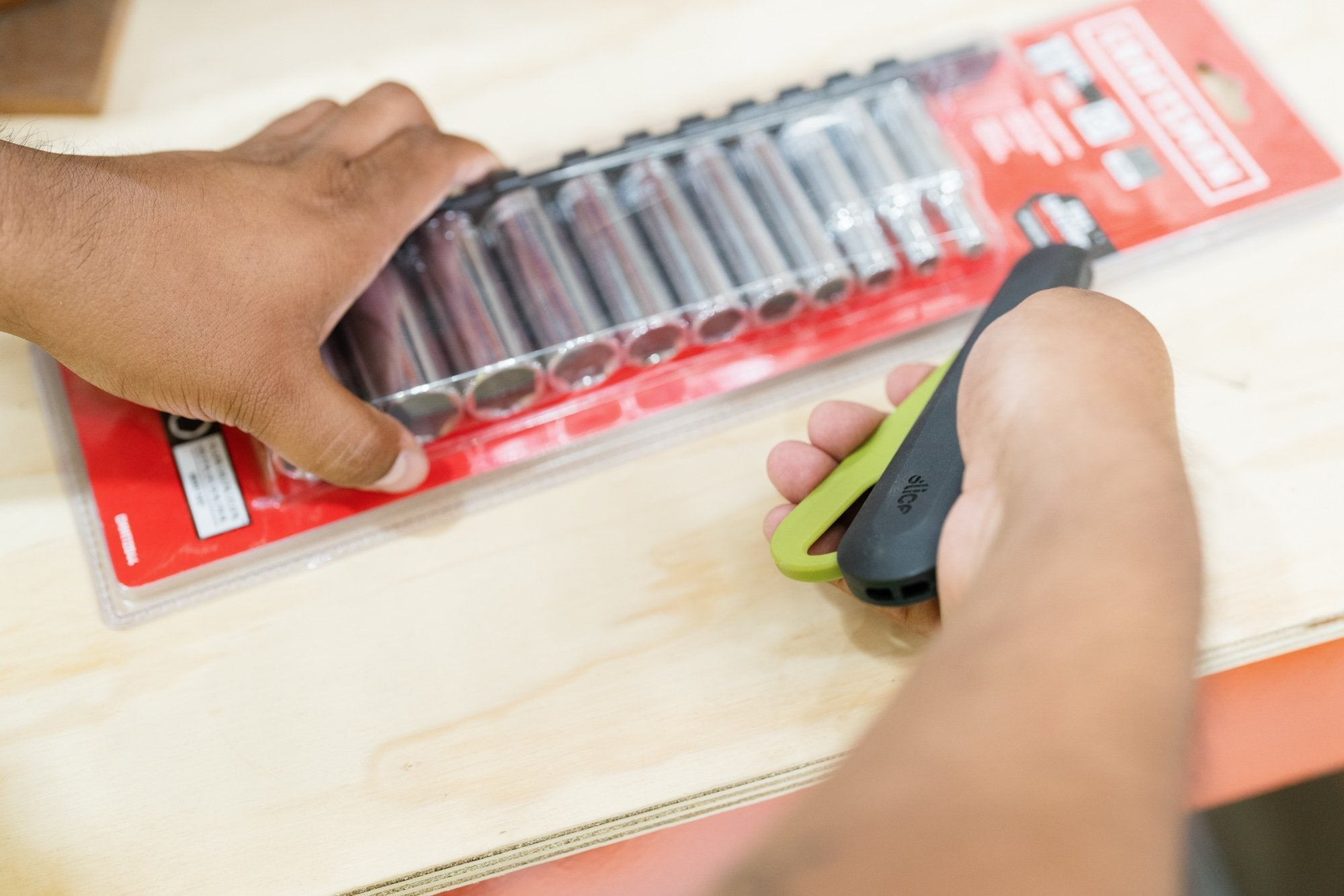Slice Auto-Retractable Utility Knife