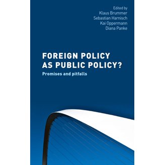Understanding Foreign Policy Decision Making, (Paperback
