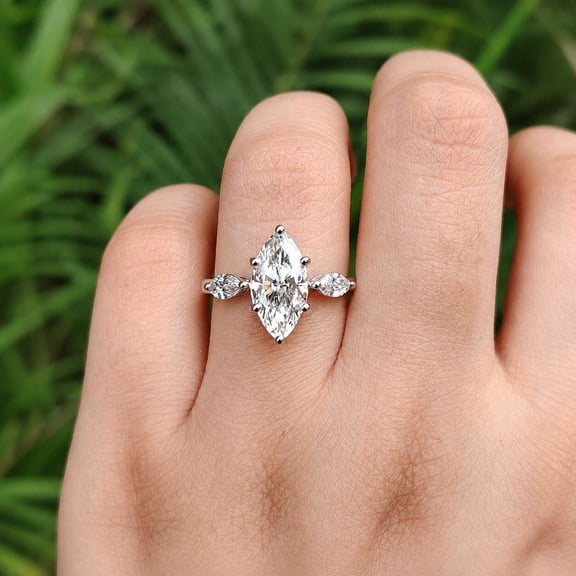 vylahjewellery Elegant Bridal Wedding Ring with Marquise Shaped Side Stones, Women's Marquise Cut Engagement Ring for Women, Three Stone Ring