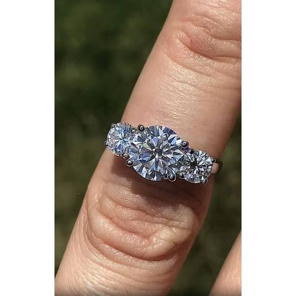Solitaire Brilliance 3TCW Three-Stone Round Brilliant Moissanite Engagement Ring 10K White Gold, Ring Size 4
