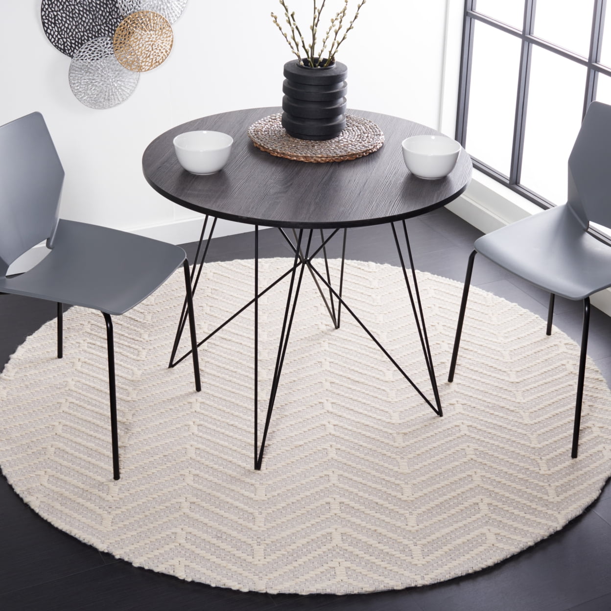 SAFAVIEH Marbella Zowie Zig-Zag Area Rug, Ivory/Beige, 8' x 10'