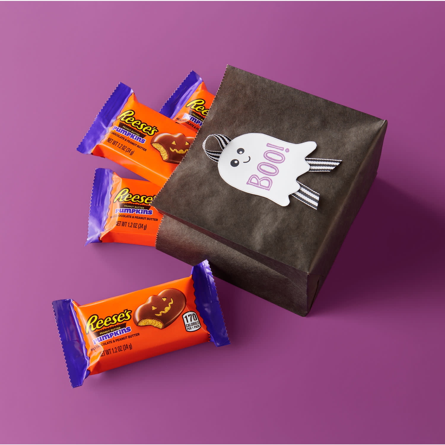 Reese’s Peanut Butter Pumpkins in Milk Chocolate, Halloween Edition Candy, 6 Pack, 1.2 oz Each with olive green bowl by ValueNest