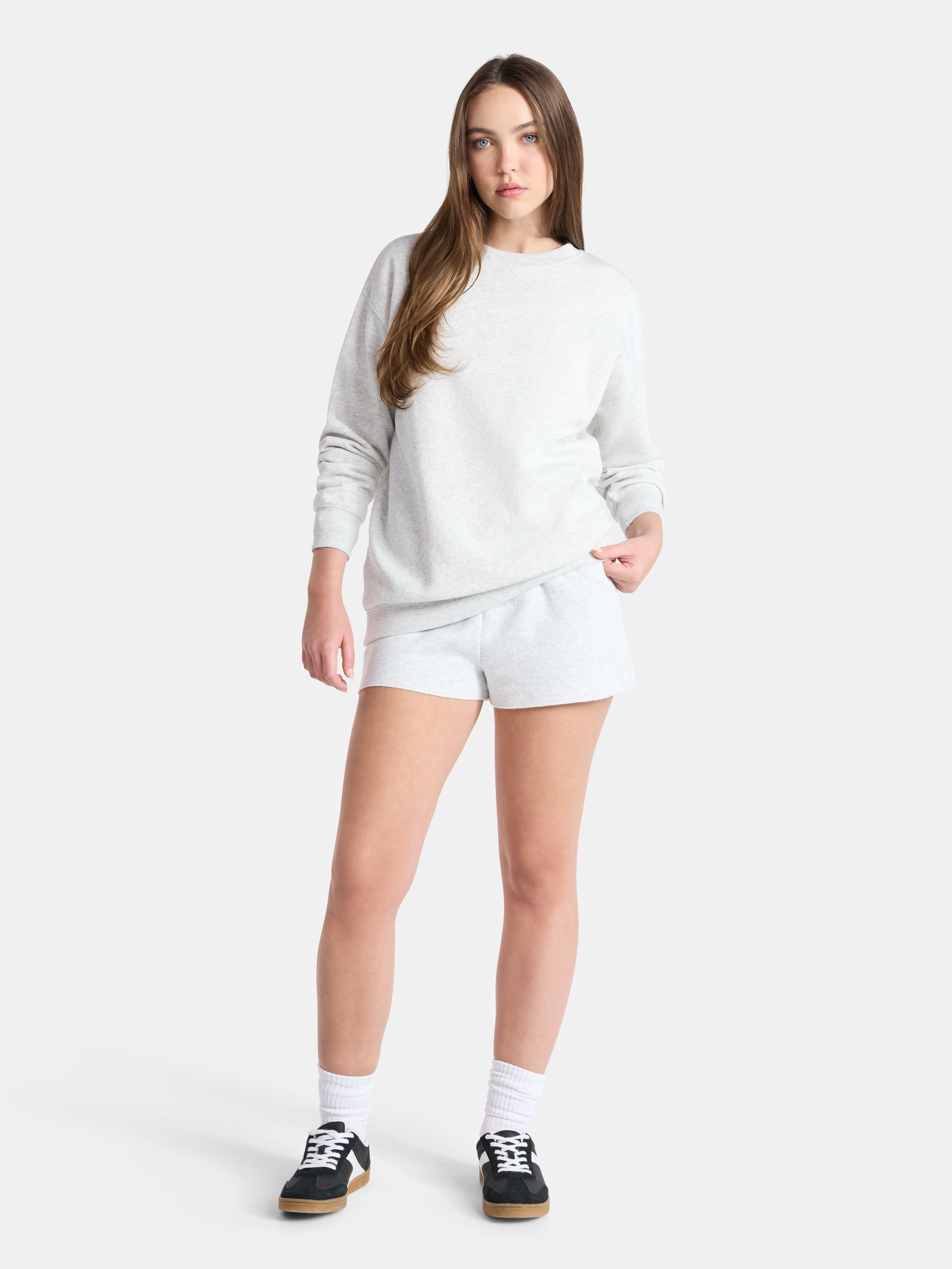 No Boundaries Fleece Oversized Sweatshirt with Long Sleeves, Women’s Sizes XXS-4X