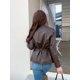 thumbnail image 5 of Abrigo de piel de cordero suave real para mujer, tendencia otoño invierno 2024, chaqueta de cuero genuino entallada con cuello en V simple y cinturón, 5 of 5