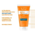 thumbnail image 4 of AVÈNE Fluido Sin Color FPS50+ Protector Solar 50ml Para Piel Normal a Mixta, 4 of 7