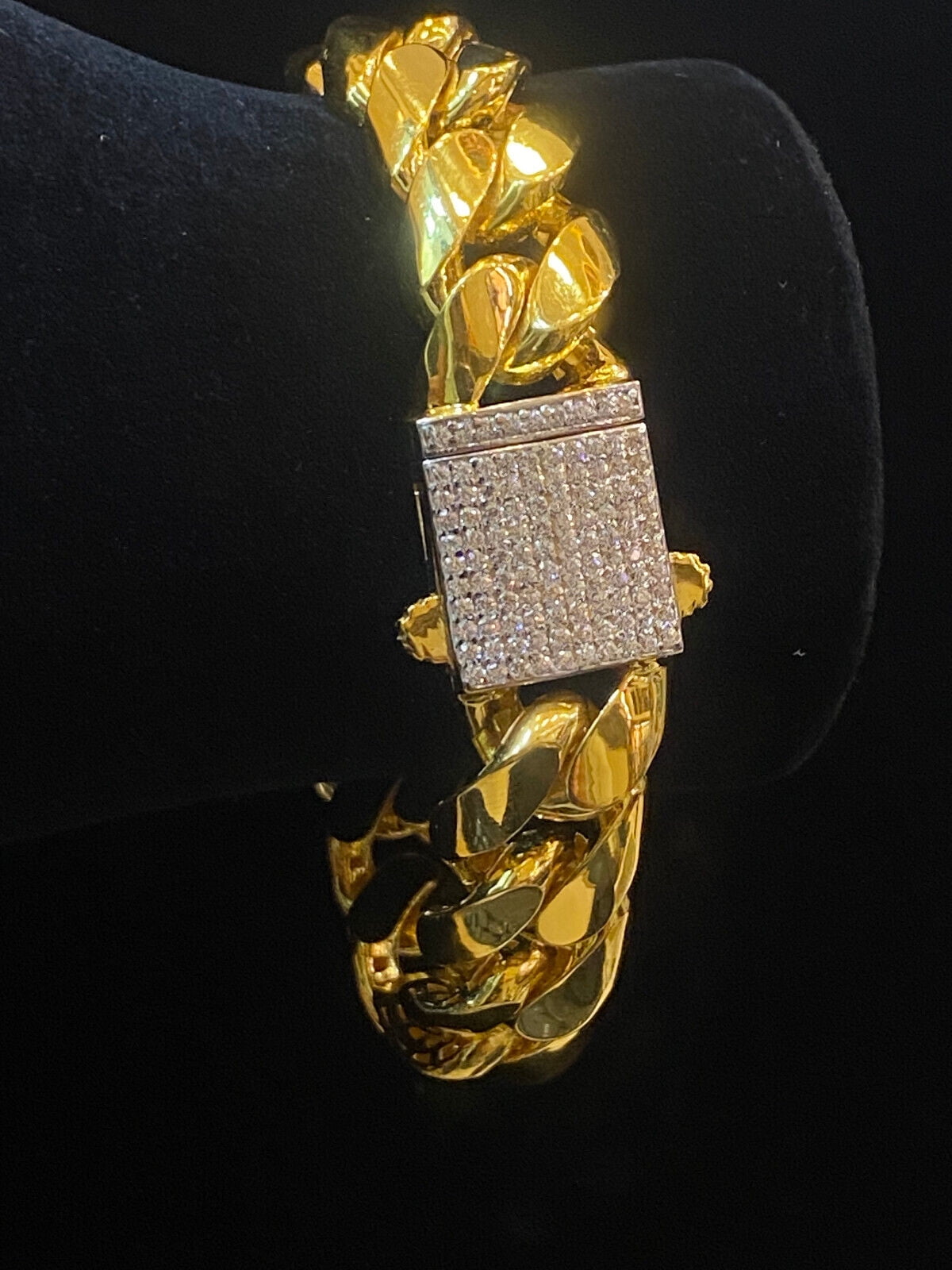 Buy Joyalukkas 22k Gold Sleek Men Bracelet Online At Best Price @ Tata CLiQ