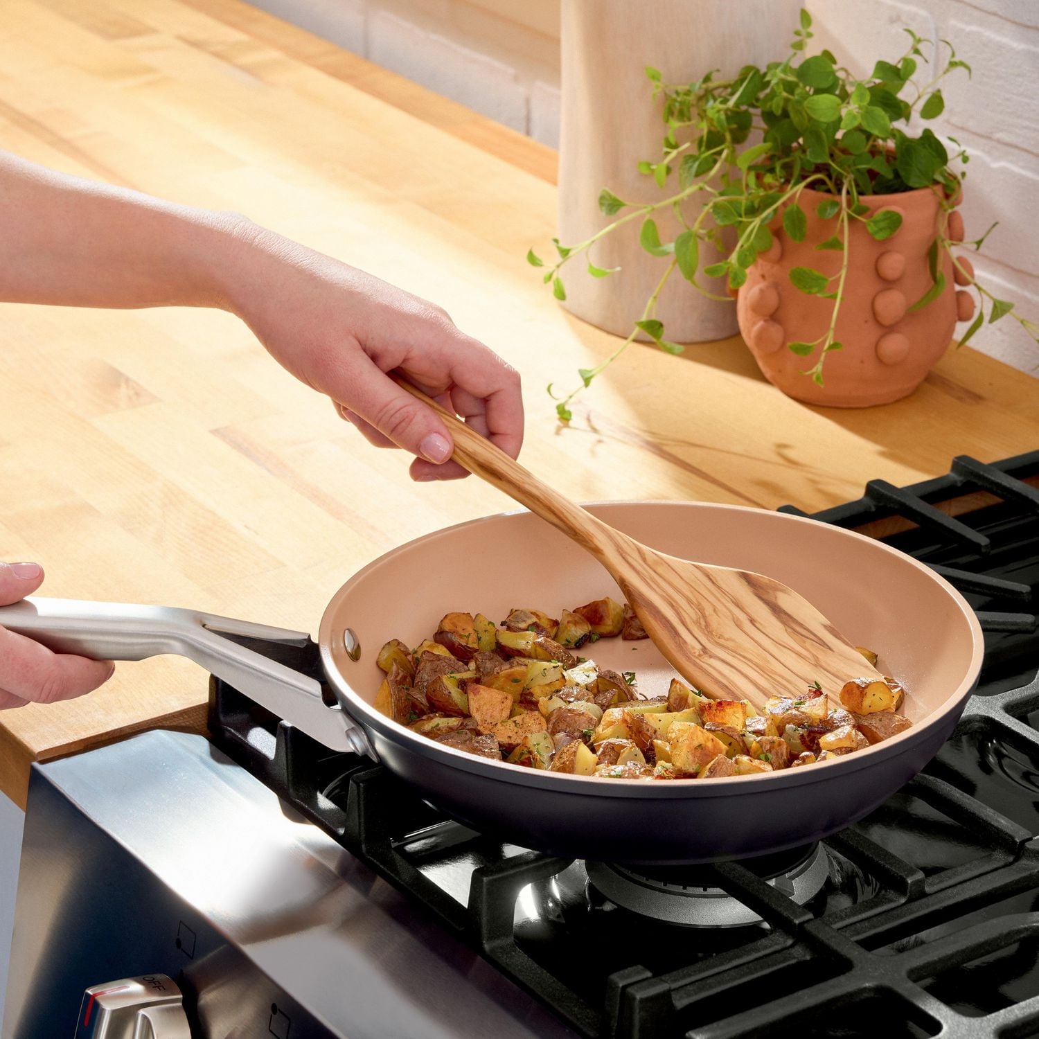 Ninja Extended Life™ Essential Ceramic 8-Inch (20 cm) Fry Pan