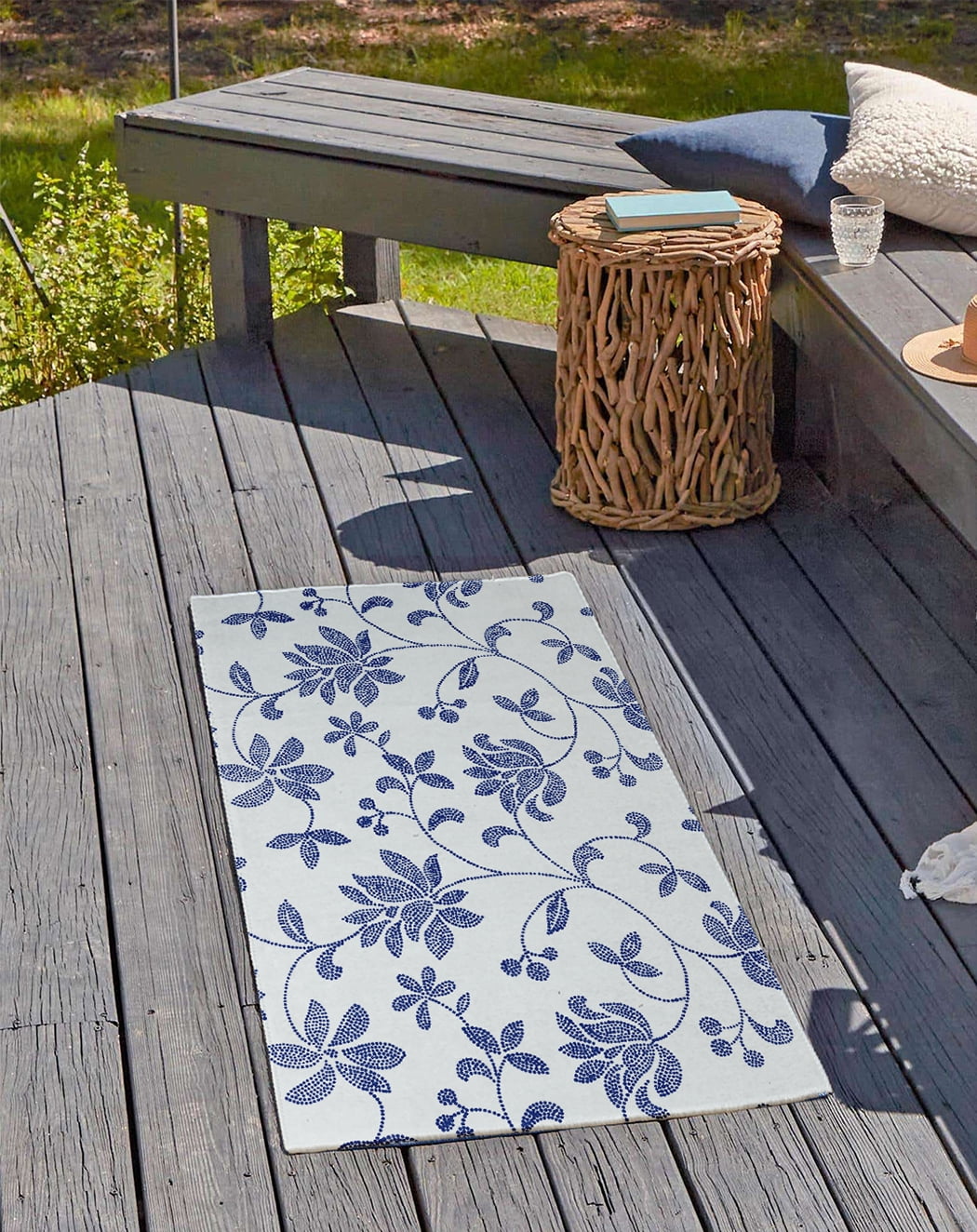 24" 36" Simply Daisy Traditional Floral French Country Chenille Area Rug, Porcelain Blue