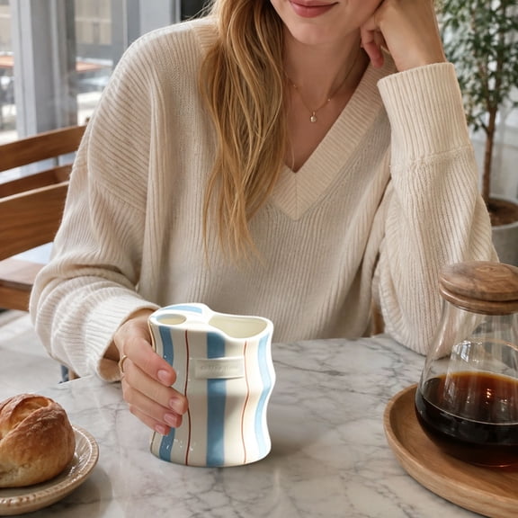 Ceramic Coffee Mug , Ceramic Coffee Cup with Sip Hole, Hand Painted Retro Striped Coffee Mug, Reusable To Go Coffee Cups for Kitchen, Dining & Travel 9.7x8.8cm
