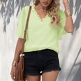 thumbnail image 2 of Camisa de manga corta de encaje Blusa de verano con manga de encaje fluida informal elegante con cuello en V de doble capa Verde claro M, 2 of 6