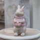 thumbnail image 4 of Estatua de animal con efecto madera, conejo de pie, accesorios para fotos, escultura rústica para primavera Rosa, 4 of 9