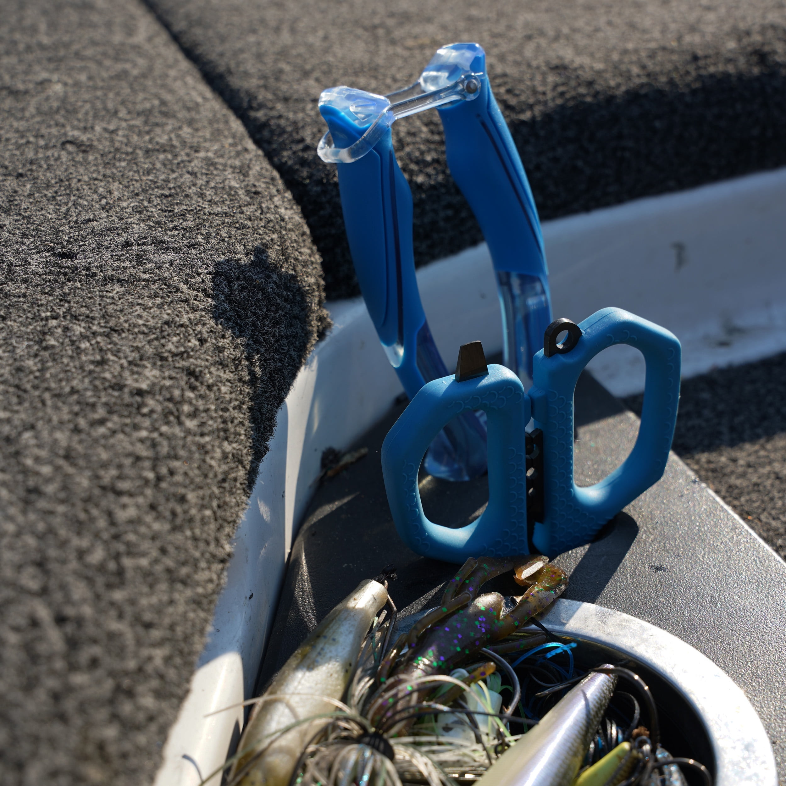 Realtree Fishing 6.5-inch Compact Shears with Protective Sheath Stainless Steel Blue