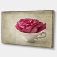 thumbnail image 2 of Art Design - Rose Rouge en Coupe Photographie, 2 of 3