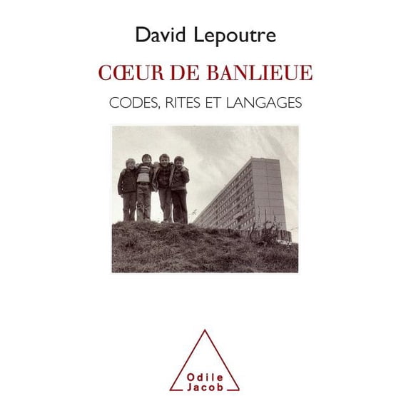 At the Heart of the Suburbs: Codes, Rites and Languages / Coeur de banlieue: Codes, rites et langages, (Paperback)