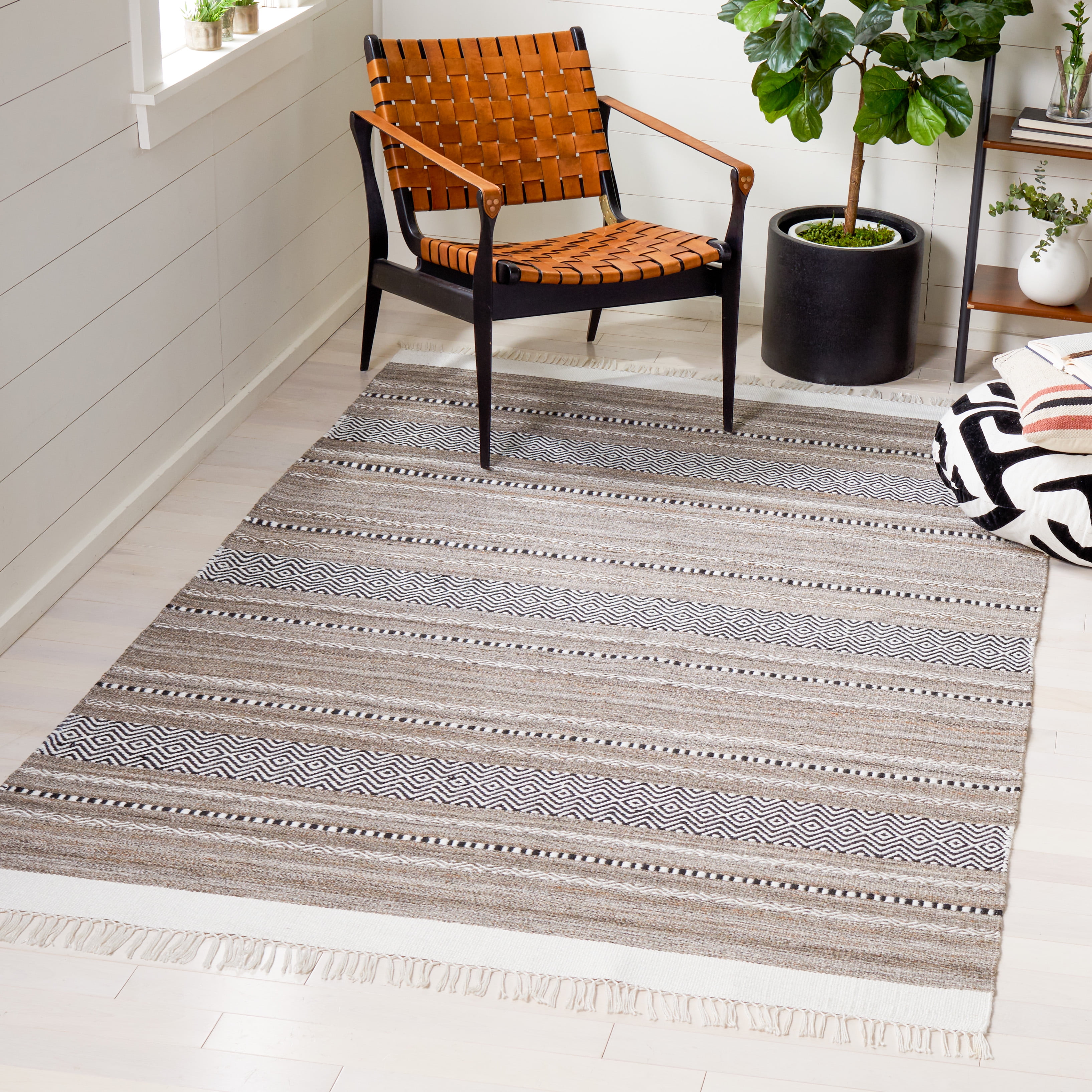SAFAVIEH Striped Kilim Drummond Striped Polyester Area Rug, Black/Ivory, 8' x 10'