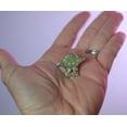 thumbnail image 4 of Juego de muñecos de peluche y alfileres de metal esmaltado de Star Wars Jedi Master Yoda, 4 of 7