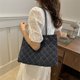 thumbnail image 5 of Bolso Hobo Bandolera para Mujer Mezclilla Acolchada Con Cadena Viajes Y Desplazamientos, 5 of 6