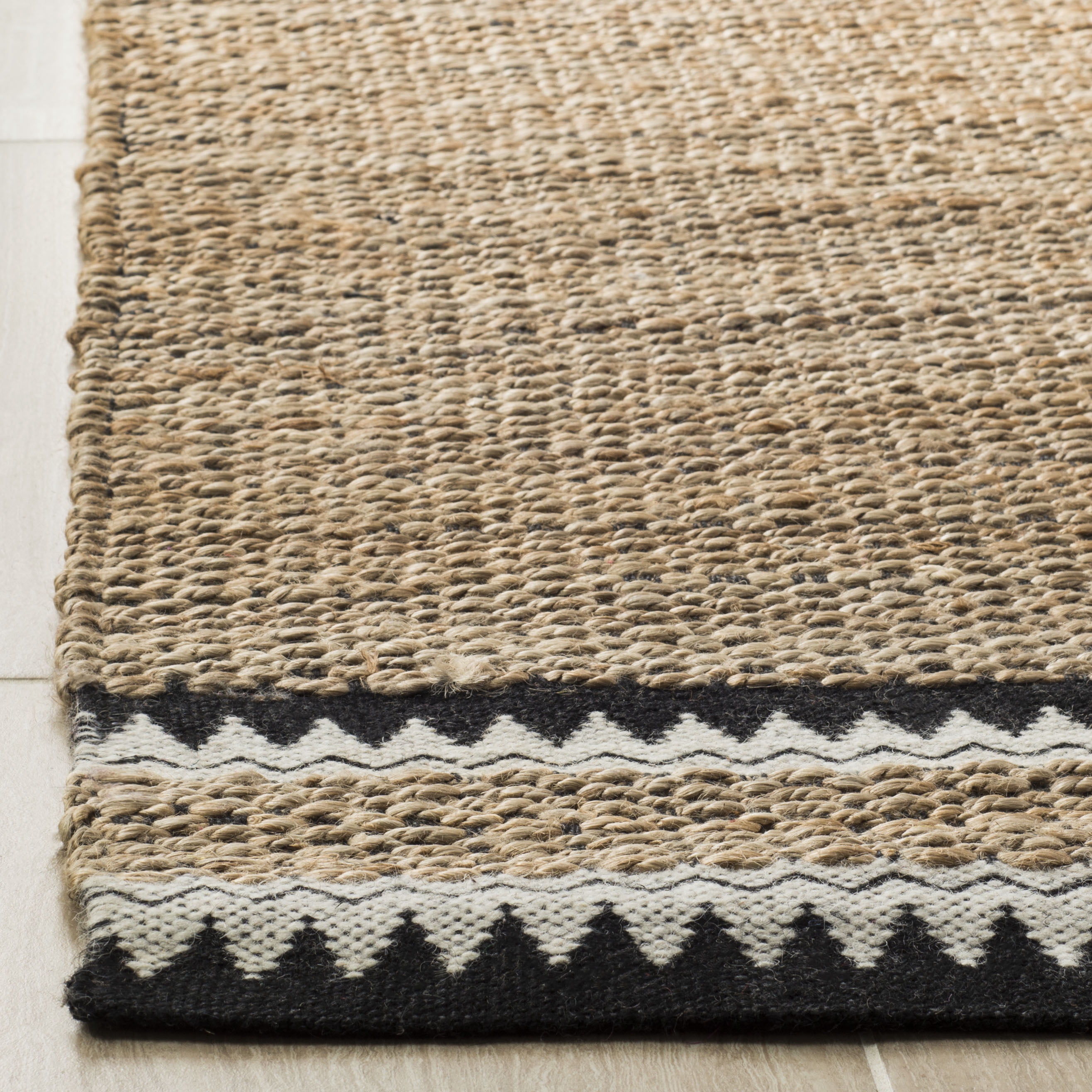 SAFAVIEH Natural Fiber Becky Solid Area Rug, Natural/Black, 5' x 5' Square
