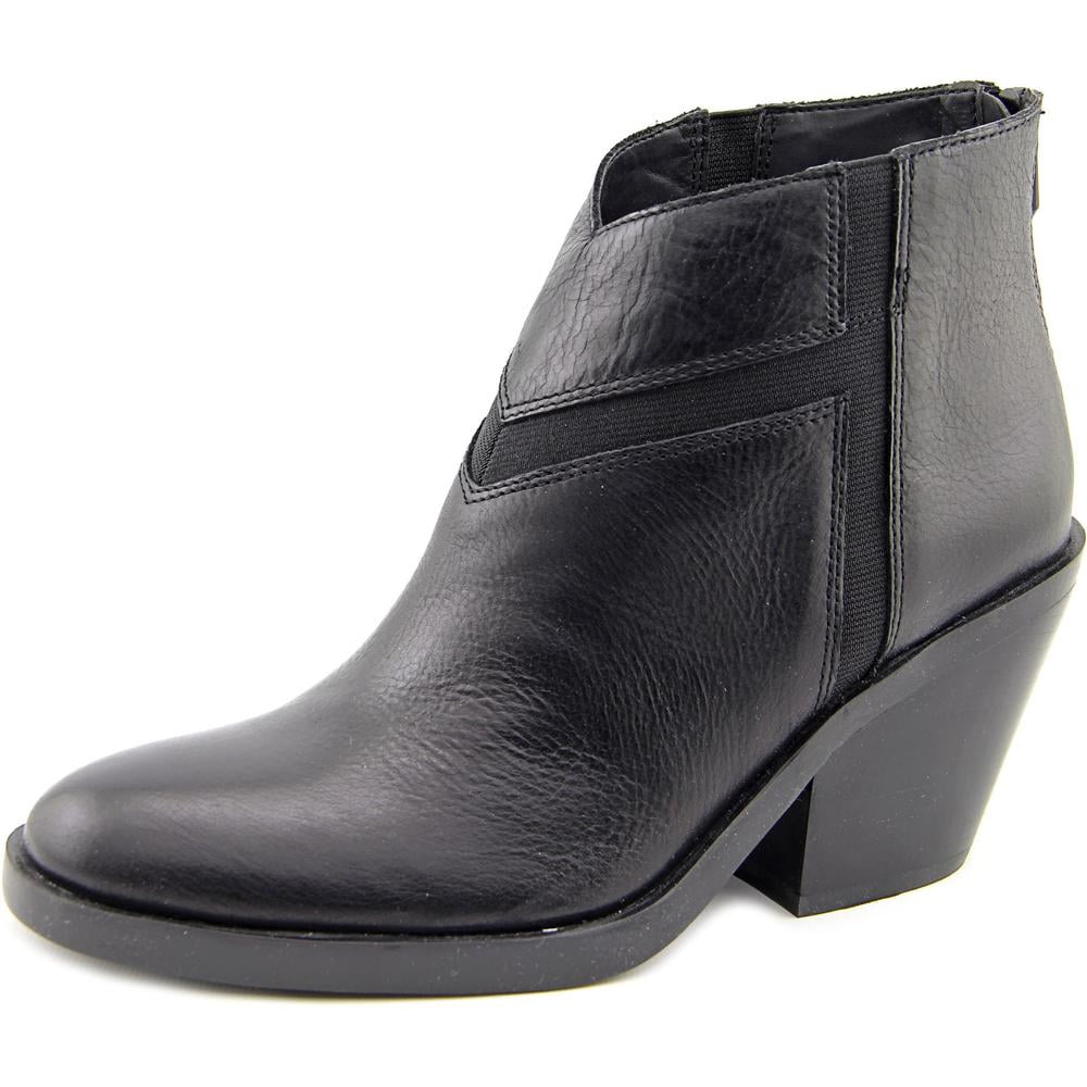 universal thread naya boots