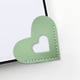 thumbnail image 3 of Marcapáginas de cuero con forma de corazón hecho a mano | Marcapáginas de lectura personalizado con funda de terciopelo | Regalo para amantes de la lectura, lectores y estudiantes, 3 of 5