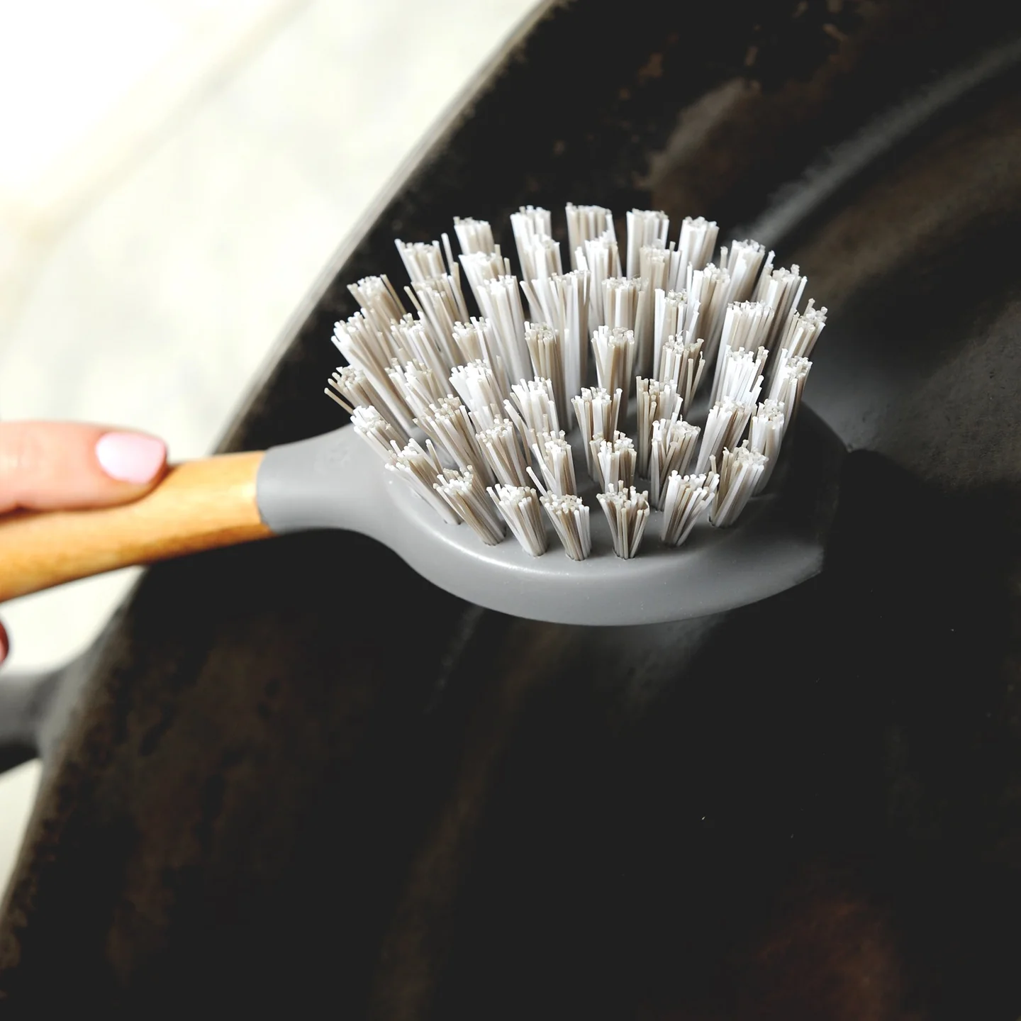 The 4 Best Brushes, Scrubbers, and Scrapers for Cleaning Cast Iron Cookware