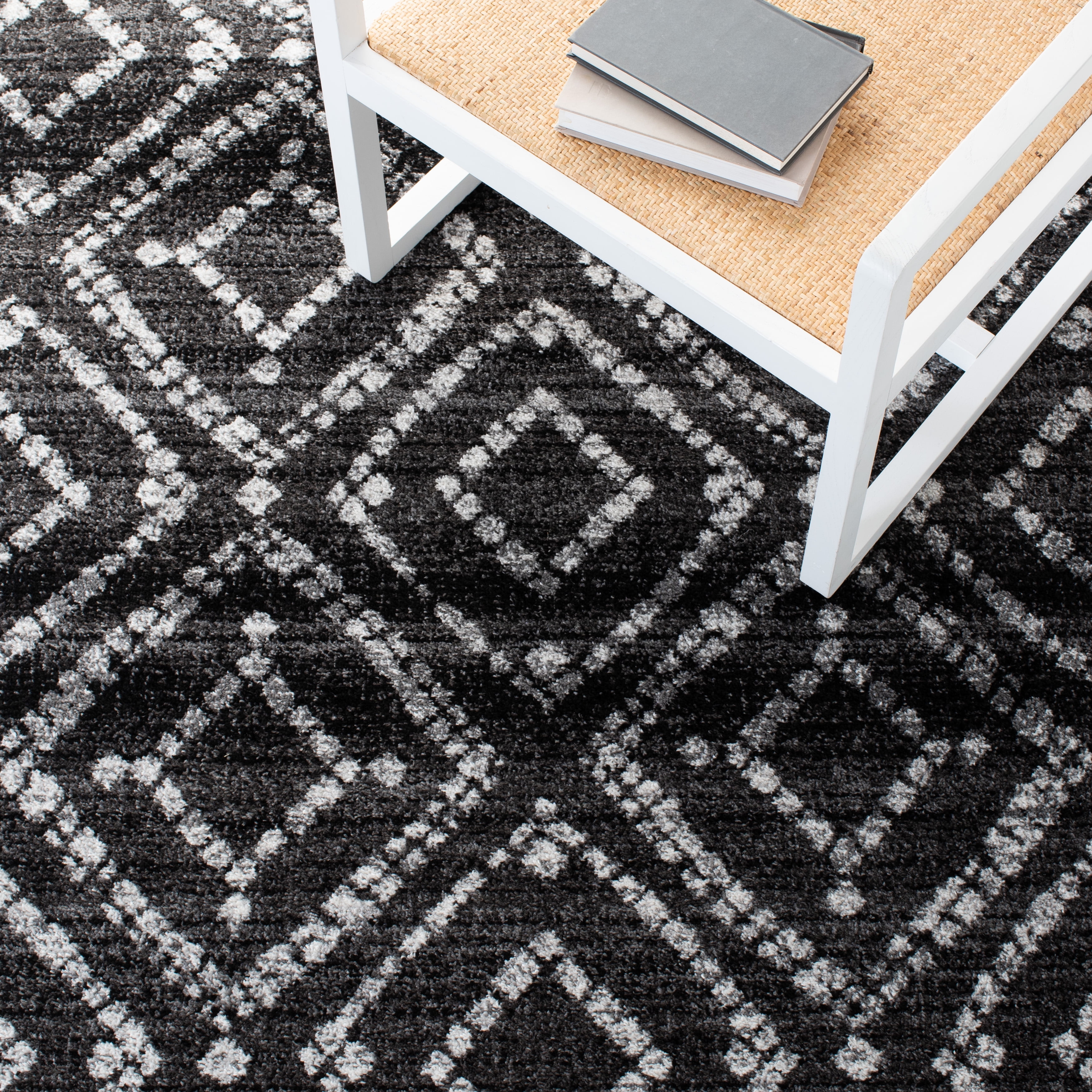 Safavieh Adirondack Lecia Geometric Area Rug, Black/Ivory, 6' x 6' Round