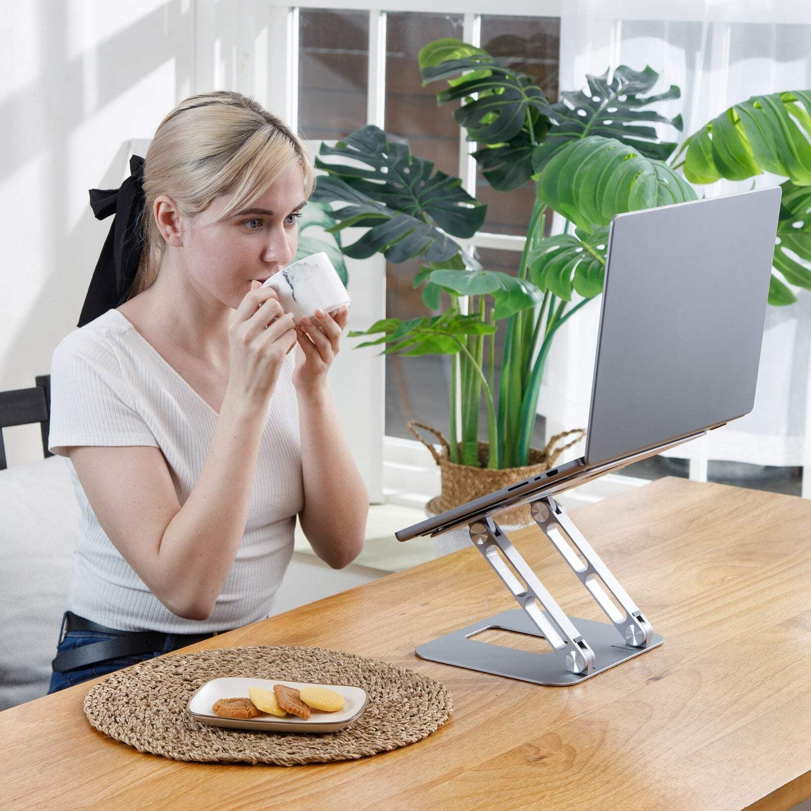 j5create Multi-Angle Laptop Stand, JTS127