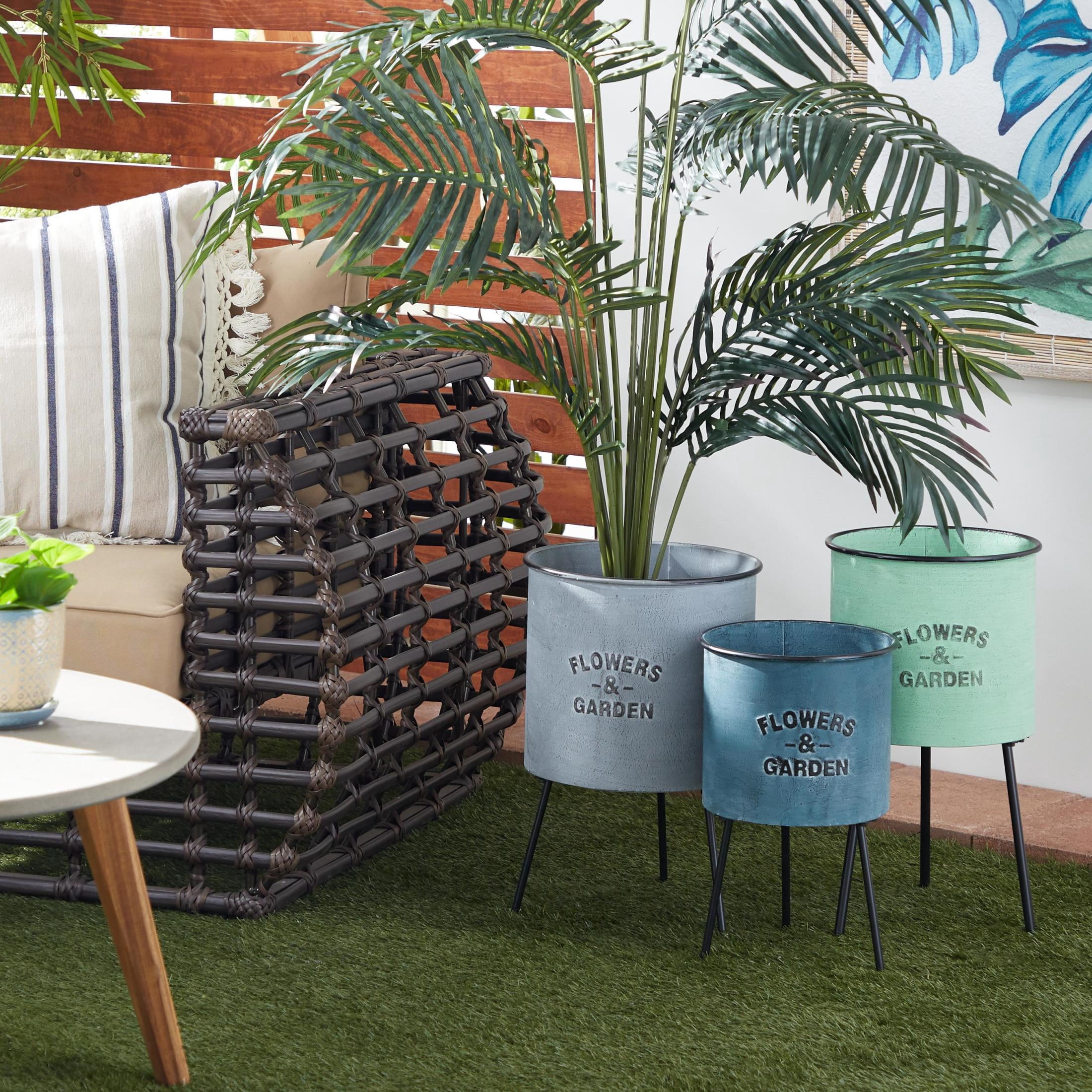 DecMode 20", 18", 16"H Blue Metal Text Planter with Flowers And Garden Text and Black Tripod Legs (3 Count)