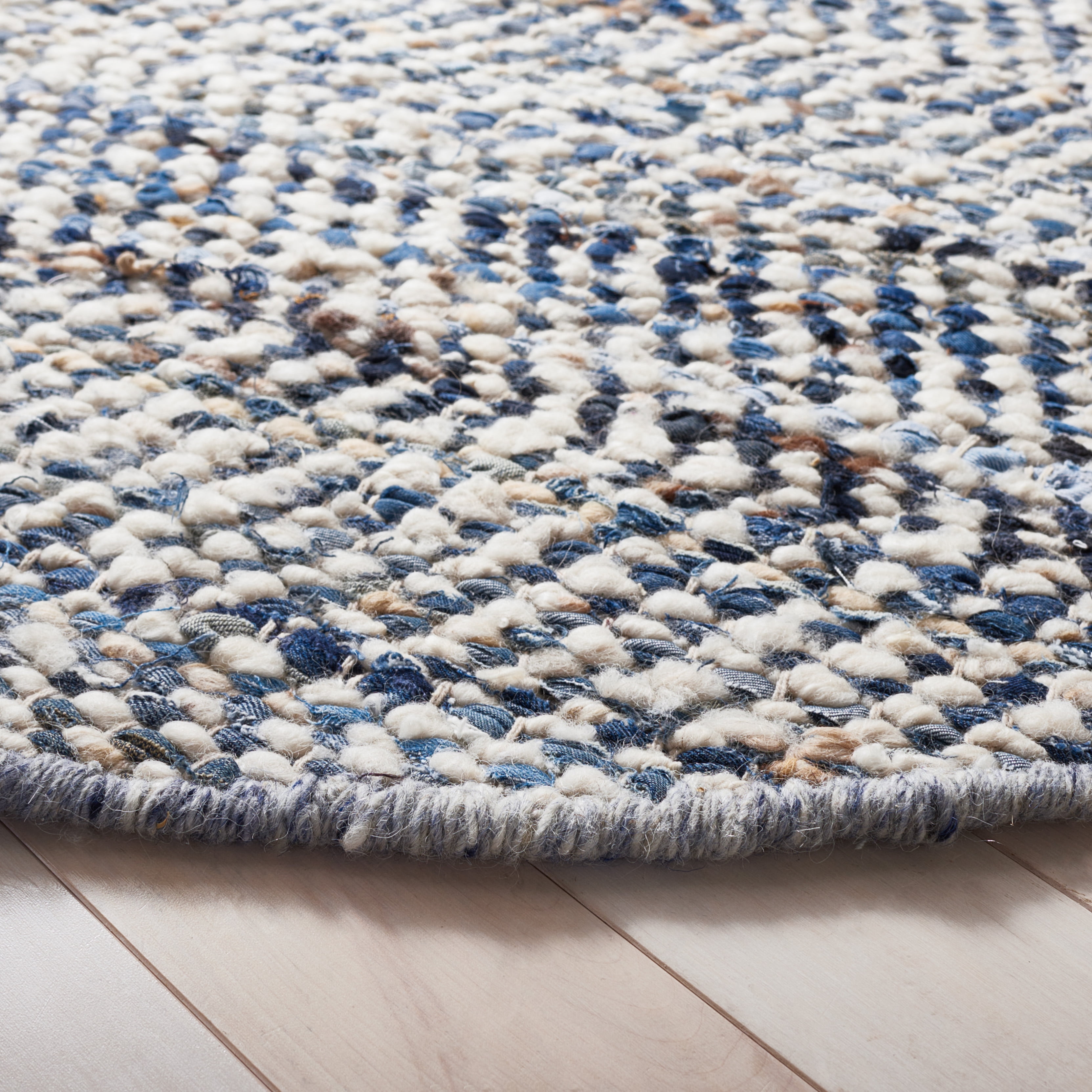 SAFAVIEH Natura Leonard Distressed Area Rug, Blue/Ivory, 6' x 6' Round