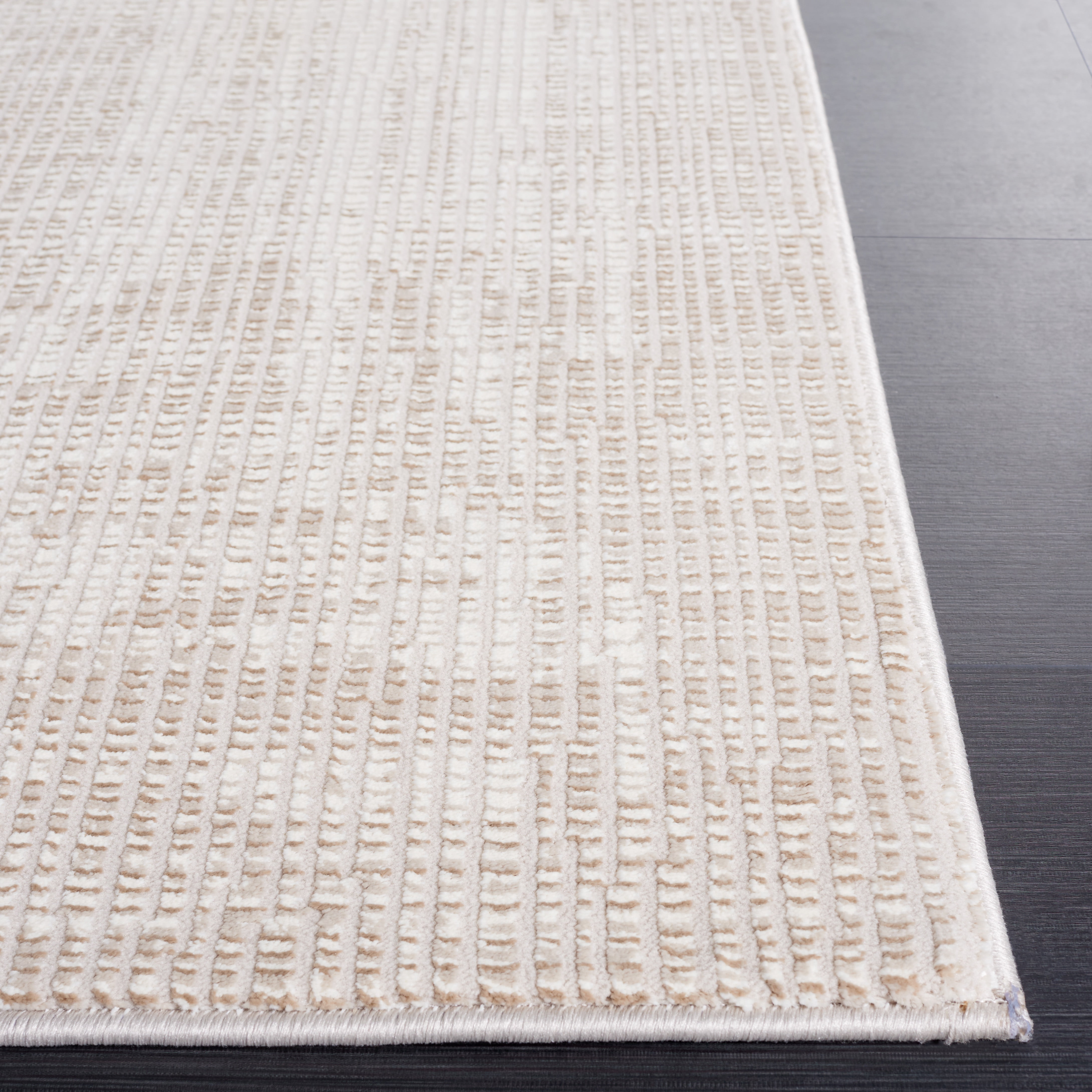 SAFAVIEH Continental Lecia Distressed Area Rug, Ivory/Beige, 4' x 6'