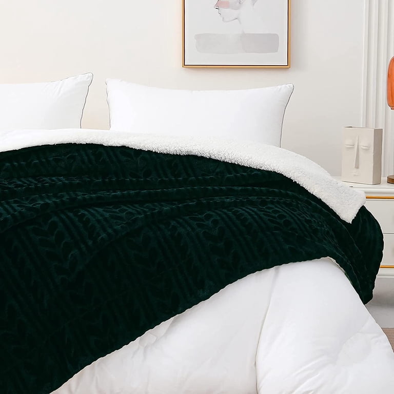 Exclusivo Mezcla 50x70 Sherpa Fleece Throw, Forest Green photo 4