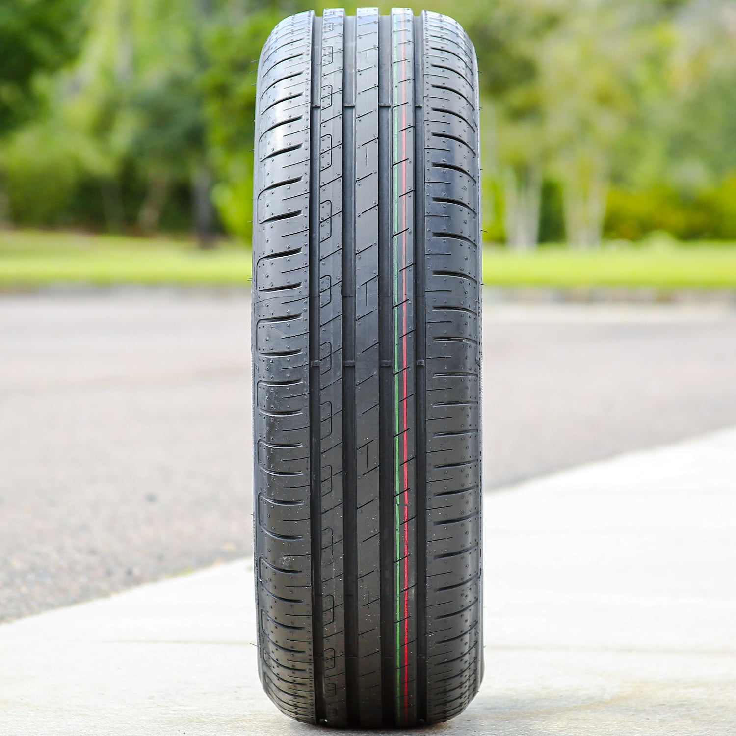 Goodyear EfficientGrip Performance Tire 215/60R16 95V, Summer