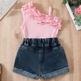 thumbnail image 4 of Conjuntos de camiseta sin mangas de cuello redondo para niñas, prenda superior de encaje con hombros descubiertos y pantalones cortos vaqueros estampados, conjunto de dos piezas, top de poliéster para, 4 of 6