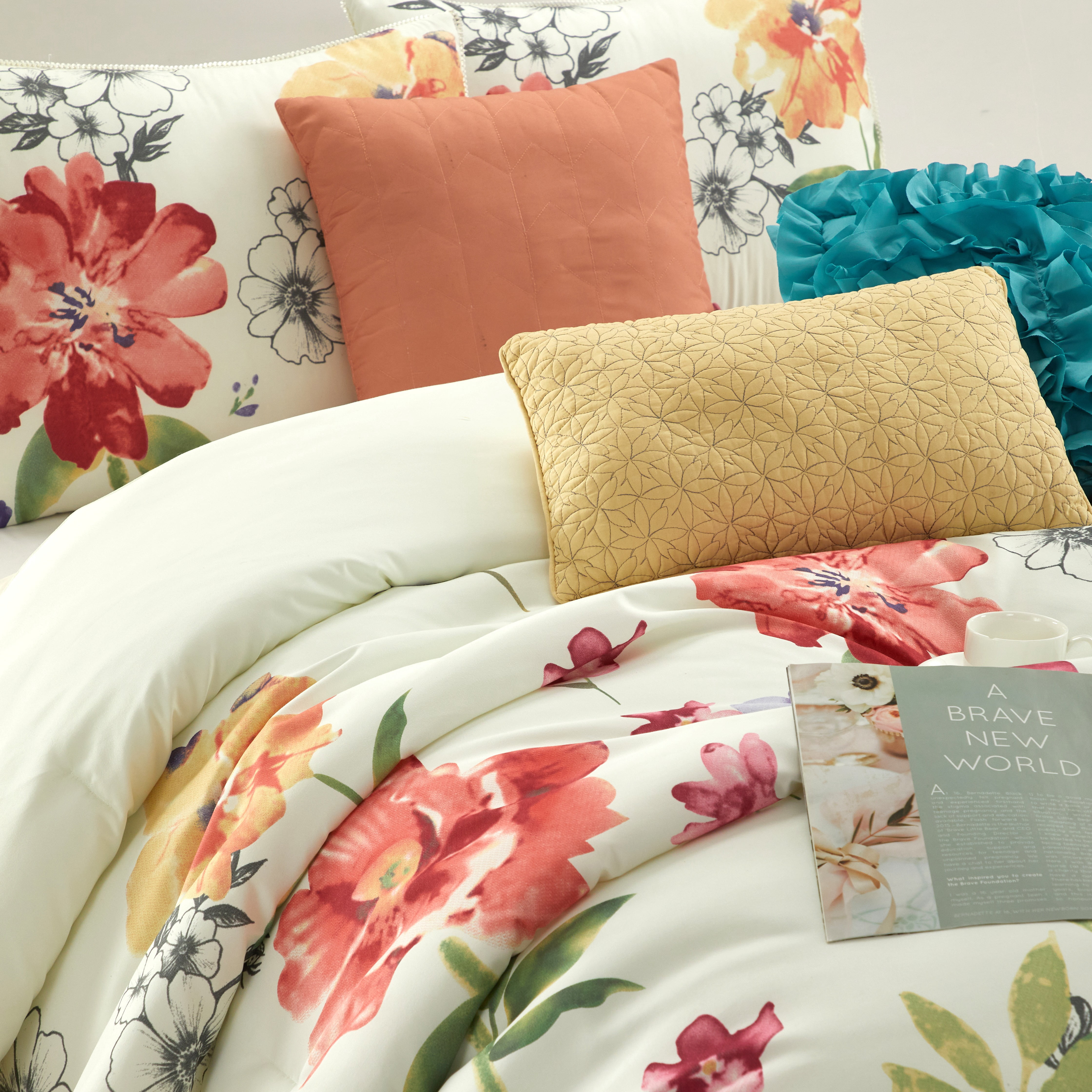 Nanshing Cassia Floral Bouquet 7 Piece Comforter Set, King