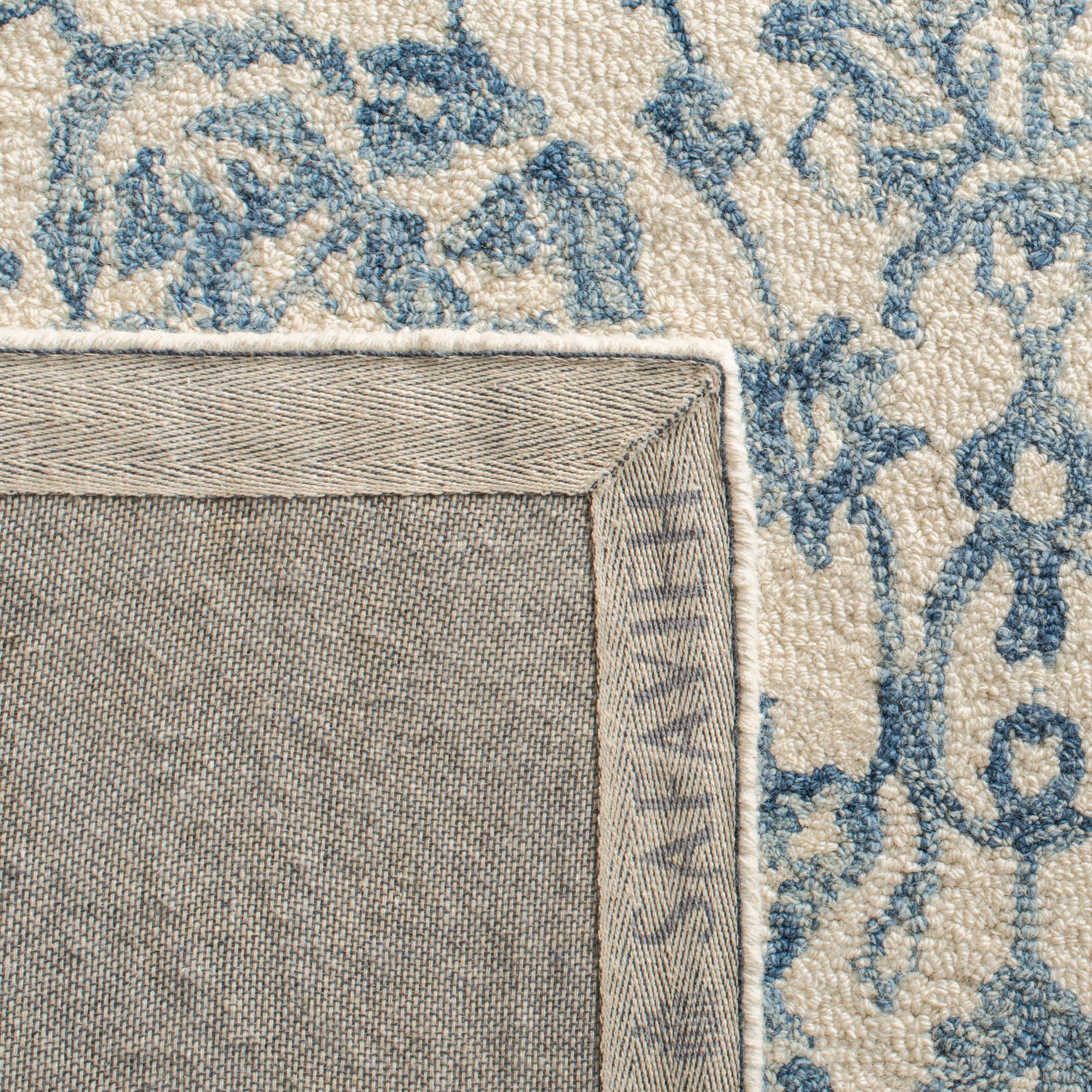 SAFAVIEH Blossom Munya Oriental Area Rug, Ivory/Blue, 4' x 6'