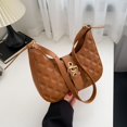 thumbnail image 4 of Bolso pequeño para mujer con bordado de diamantes texturizado, bolso de hombro para mujer, versión coreana, primavera 2025, 4 of 5