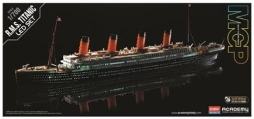 ACADEMY #14215 1/400 The White Star Liner TITANIC Multi Color Parts 