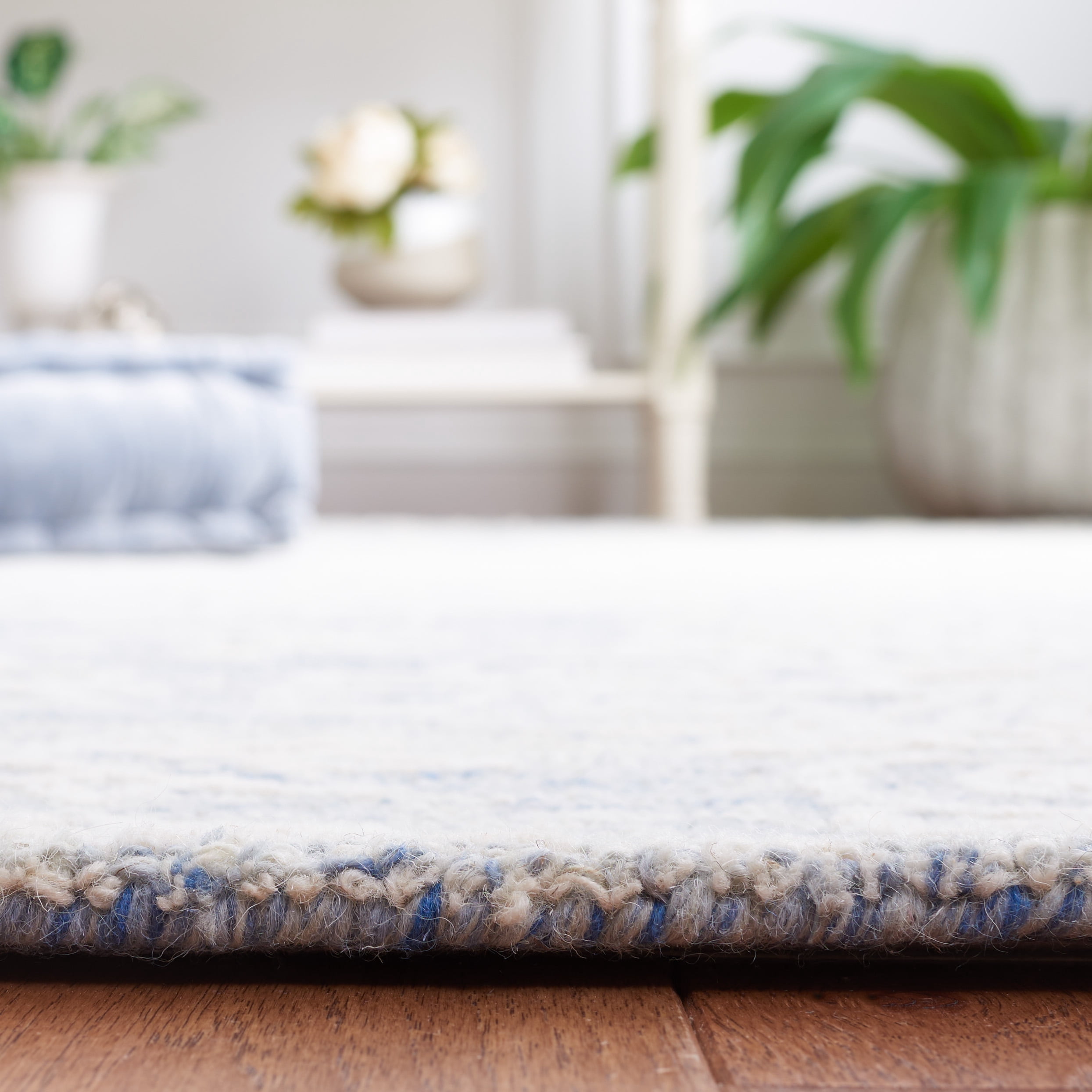 SAFAVIEH Metro Corine Floral Area Rug, Blue/Ivory, 6' x 6' Square