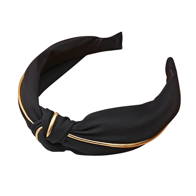 Ms. Hairband's Cloth In Phnom Penh Has A Simple Knot In Solid Color and A Wide Brimmed Headband for Washing Face