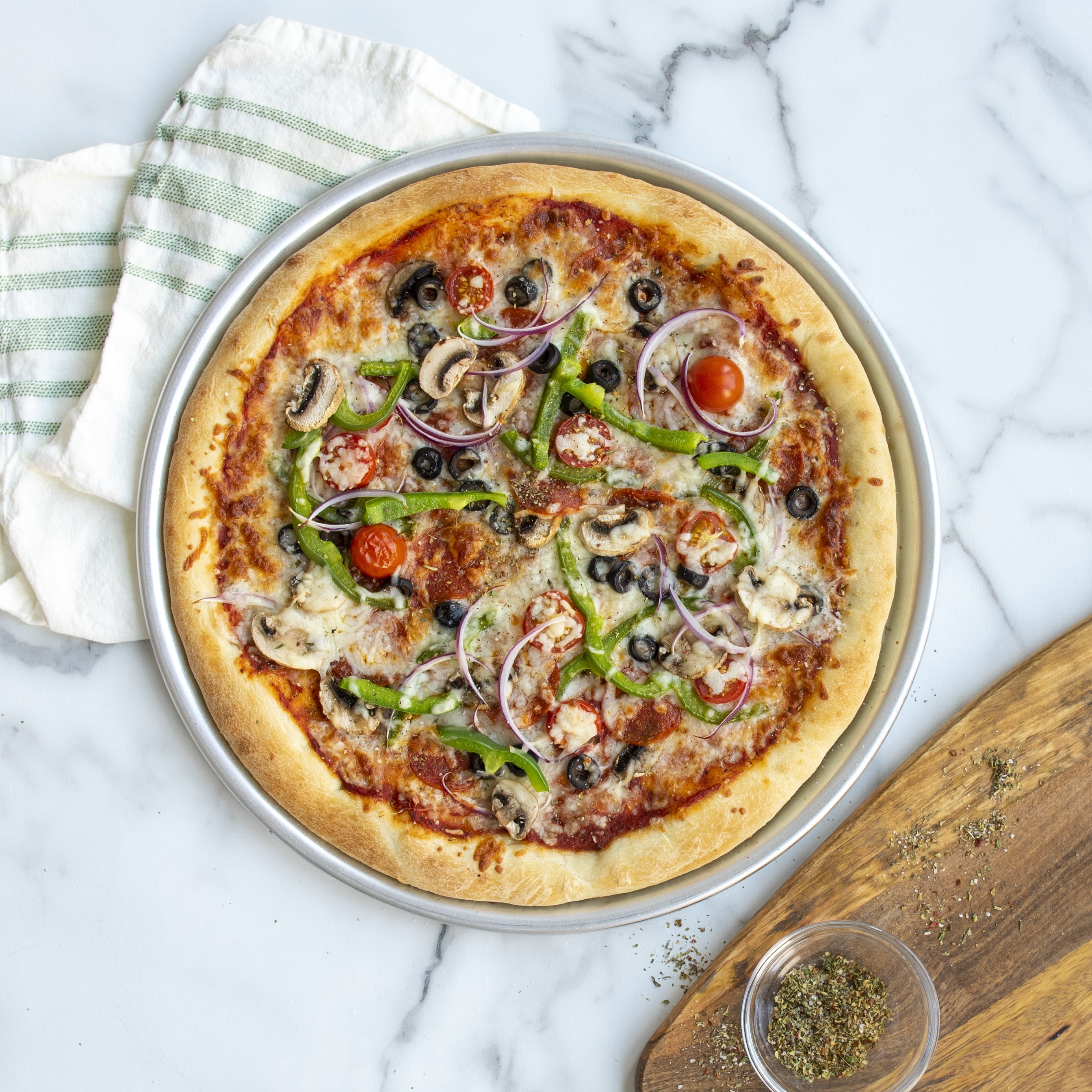 Nordic Ware Naturals™ aluminum 14” pizza pan