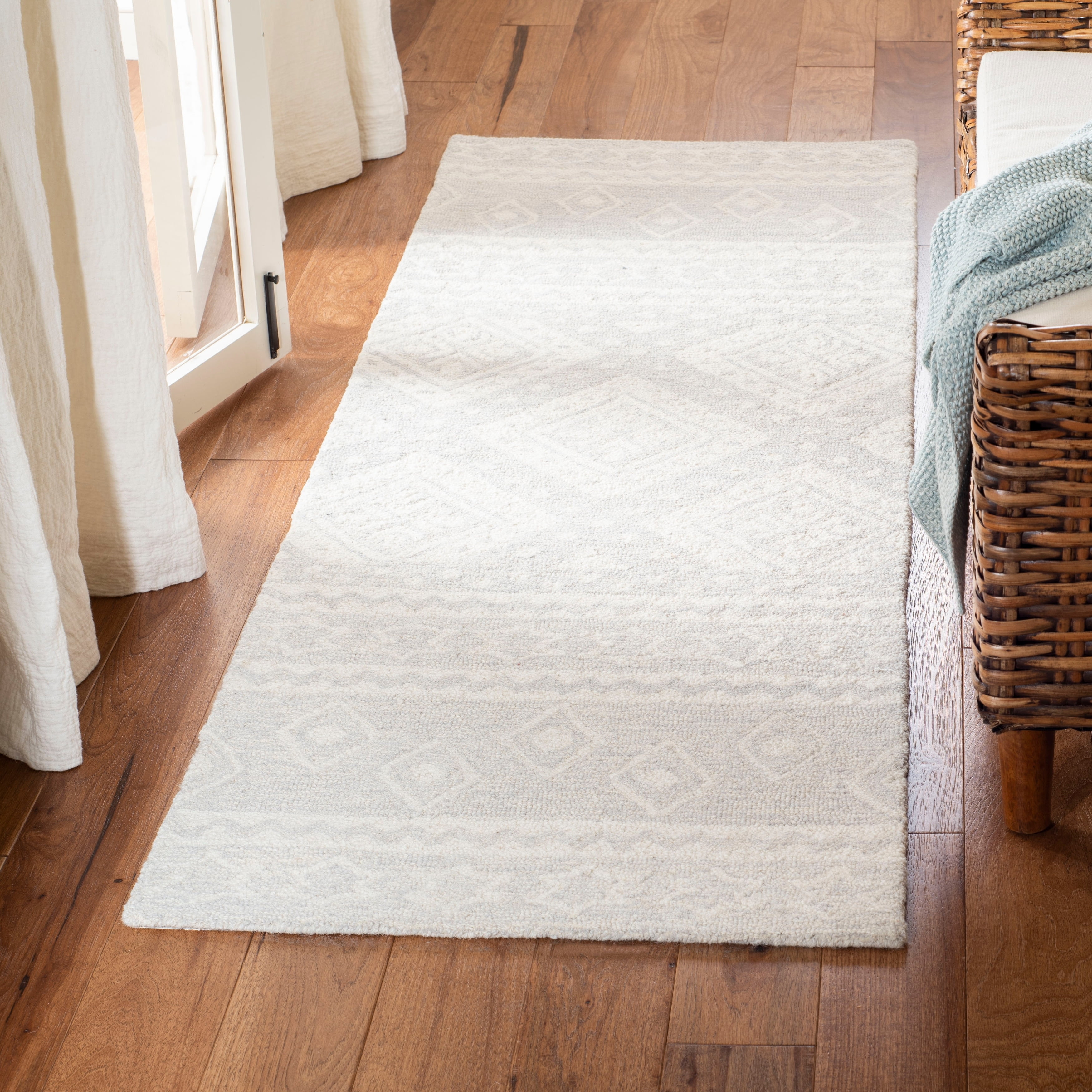SAFAVIEH Micro-Loop Regis Geometric Area Rug, Sage/Ivory, 6' x 9'
